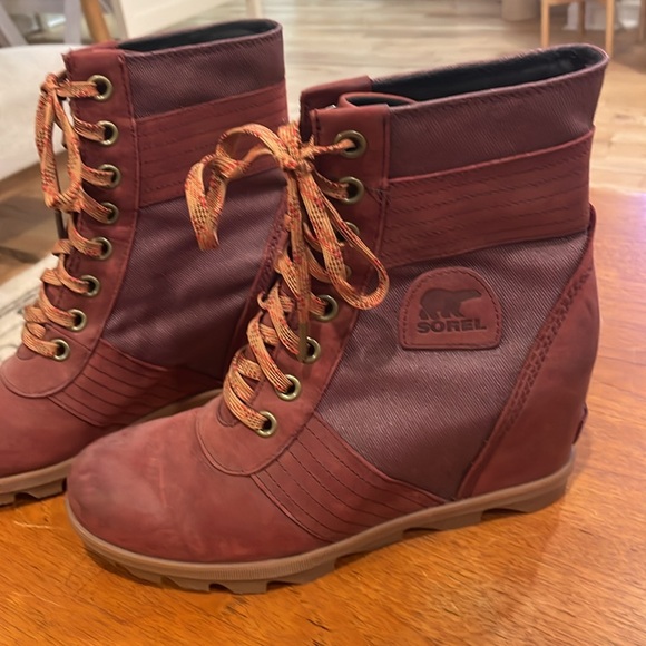 Sorel Pdx Lexie Wedge Waterproof Leather Women’s Boots Burgundy - Picture 2 of 3